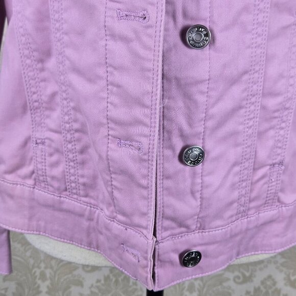 Chico's Size 0 (US Small) Soft Lilac Sateen Jean Jacket Logo Buttons Collar NWT - Picture 5 of 16